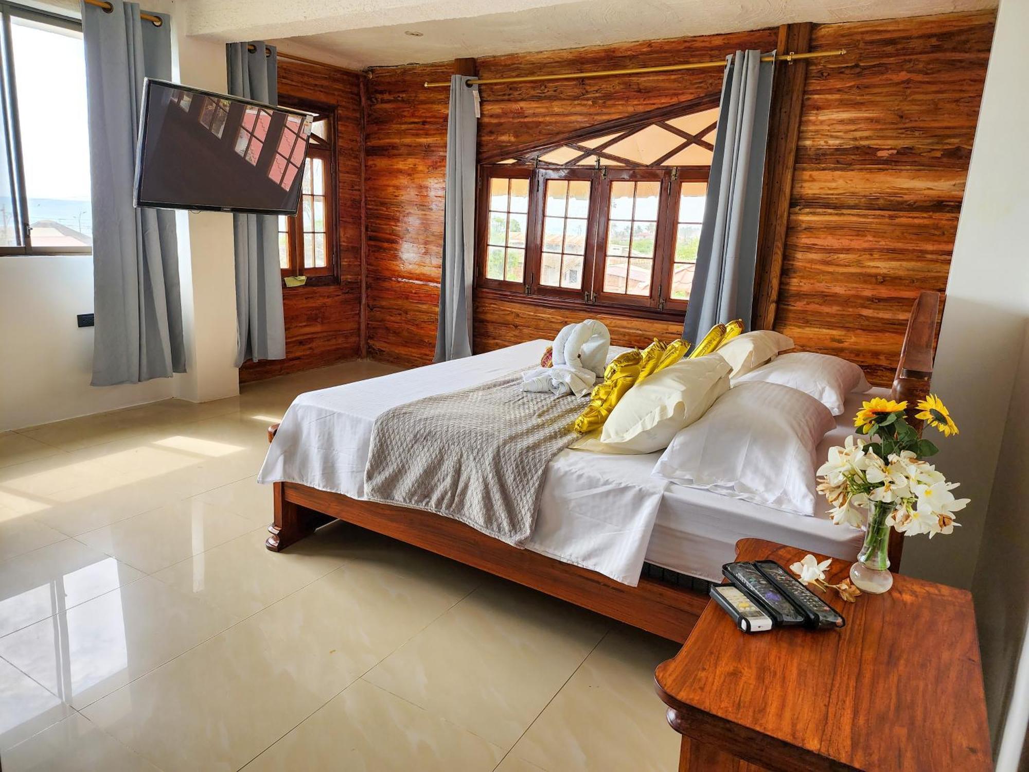 Hostal Poseidon Пуэрто-Кайо Экстерьер фото
